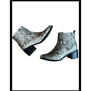 BLONDO Elvina Waterproof Snake Ankle Booties Pointed Toe Block Heel Size 8.5